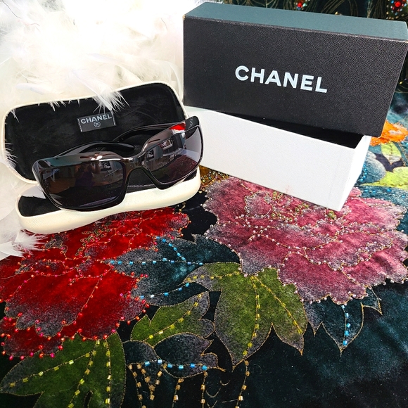 CHANEL Accessories - Vintage Chanel Sunglasses